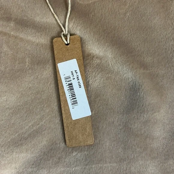 NWT Skims crop - Picture 3 of 3